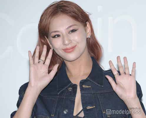 西内まりや、“約1年ぶり”黒髪復活に「かっこよすぎる」の声 美ウエストチラ見せコーデも公開