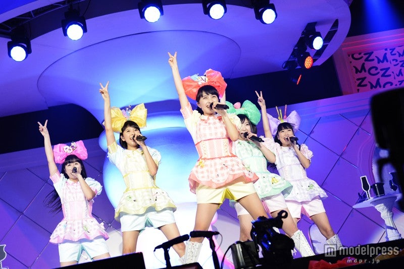 ももいろクローバーZ「女祭り～Ristorante da MCZ～」より（写真提供：キングレコード）