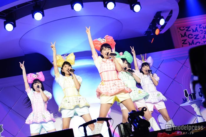 ももいろクローバーZ「女祭り~Ristorante da MCZ~」より(写真提供:キングレコード)