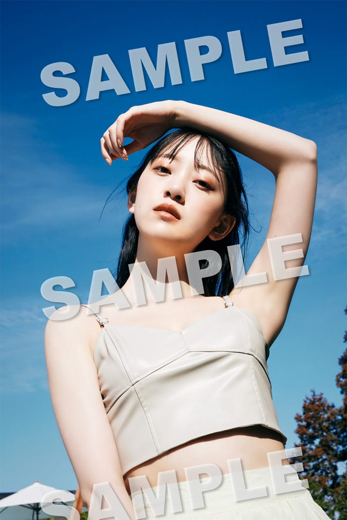 「堀未央奈卒業記念フォトブック」SHIBUYA TSUTAYA店頭/オンライン 限定ポストカード(C)主婦と生活社