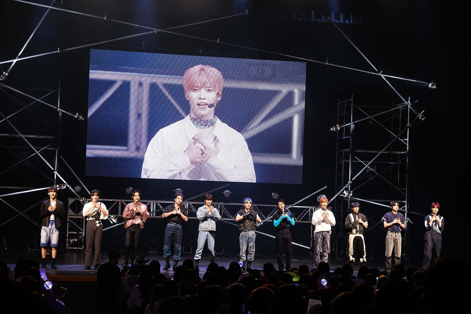 INI佐野雄大、新ヘアで登場 木村柾哉からの“暴露”も＜「M」COMEBACKSHOW＞