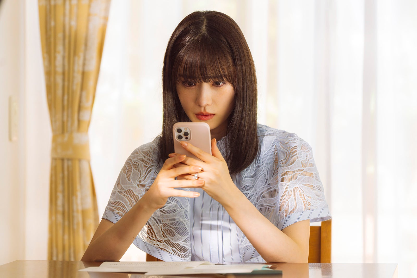 高橋ひかる「顔に泥を塗る」第5話より（C）テレビ朝日