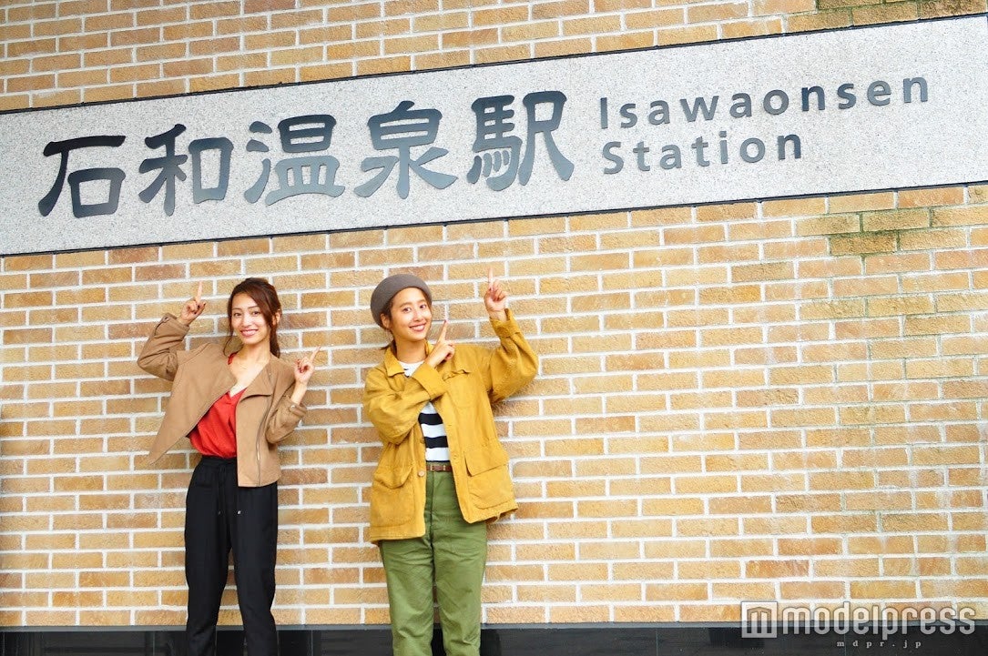 ワインサーバ以外にも、足湯スペースなどがある石和温泉駅。電車の待ち時間も楽しく過ごせます（C）モデルプレス