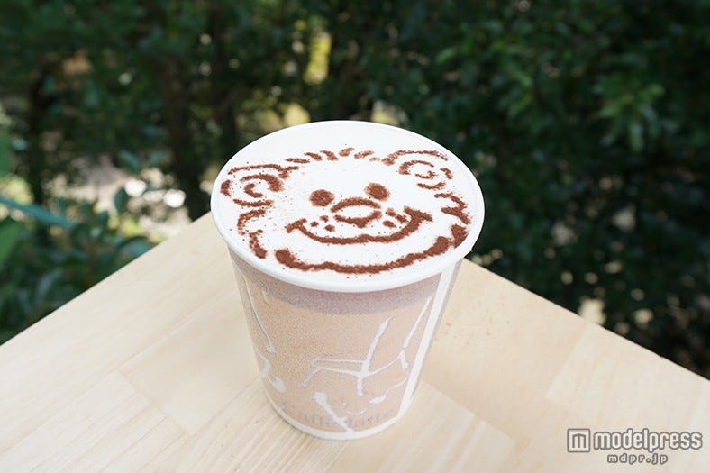 スージー・ズーが可愛いフードに、“世界初”コラボカフェがオープン