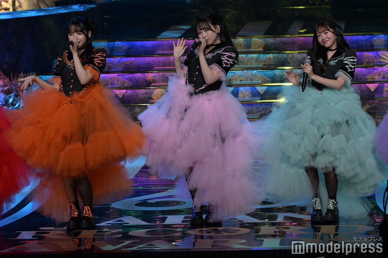 鎮西寿々歌、松本かれん、櫻井優衣／FRUITS ZIPPER（C）モデルプレス