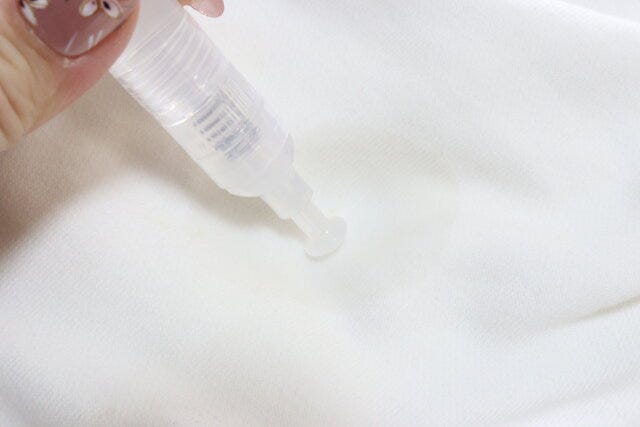 シミ取りペンセット　汚れを軽く叩く