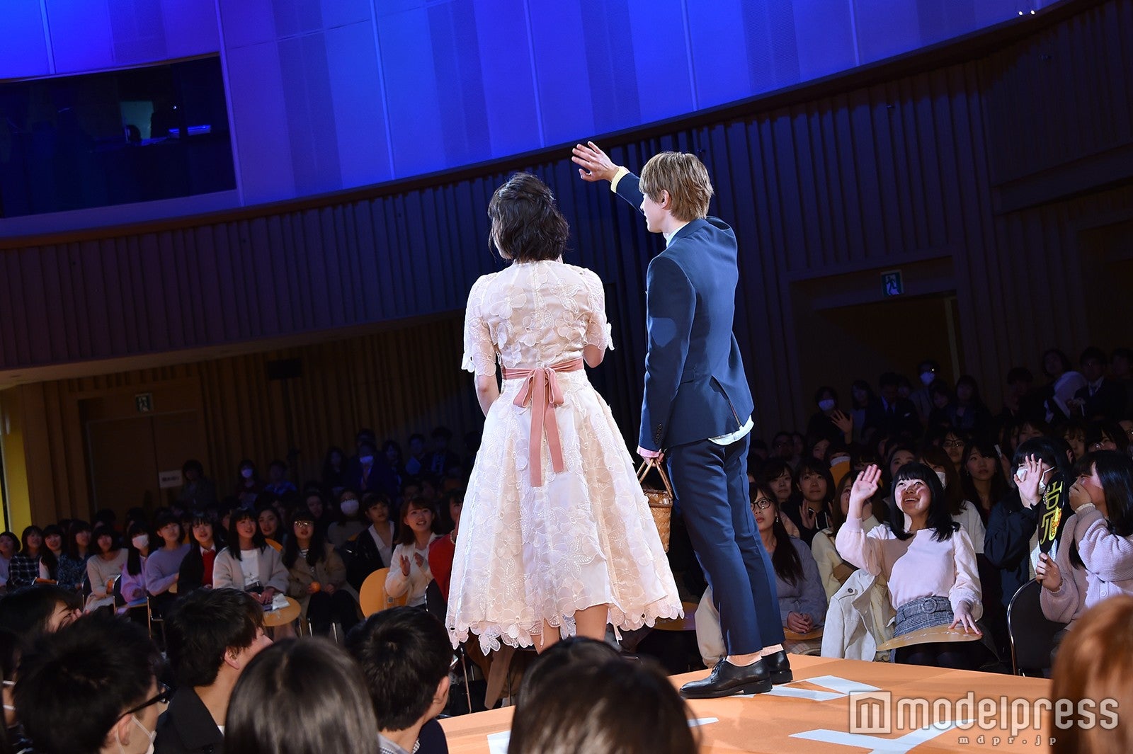 （左から）桜井日奈子、吉沢亮 （C）モデルプレス