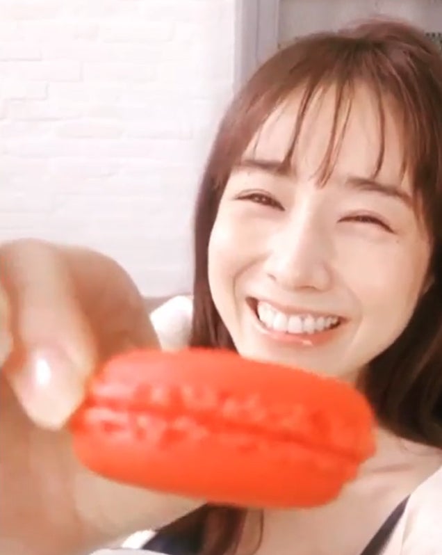 田中みな実「食べる？」“あざと動画”に「さすが巨匠」と絶賛の声