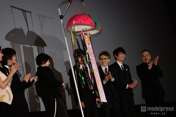 くす玉も登場/「脳内ポイズンベリー」初日舞台あいさつの様子