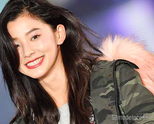 「チア☆ダン」で注目の朝比奈彩、太もも全開 9頭身ボディで魅了<関コレ2018A/W>