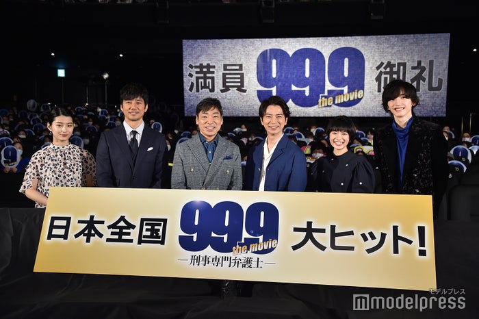 (左から)蒔田彩珠、西島秀俊、香川照之、松本潤、杉咲花、道枝駿佑(C)モデルプレス