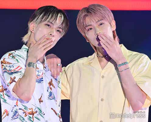 DXTEEN大久保波留&谷口太一、投げキスからのウインクに視線集中【GirlsAward 2024 S/S】