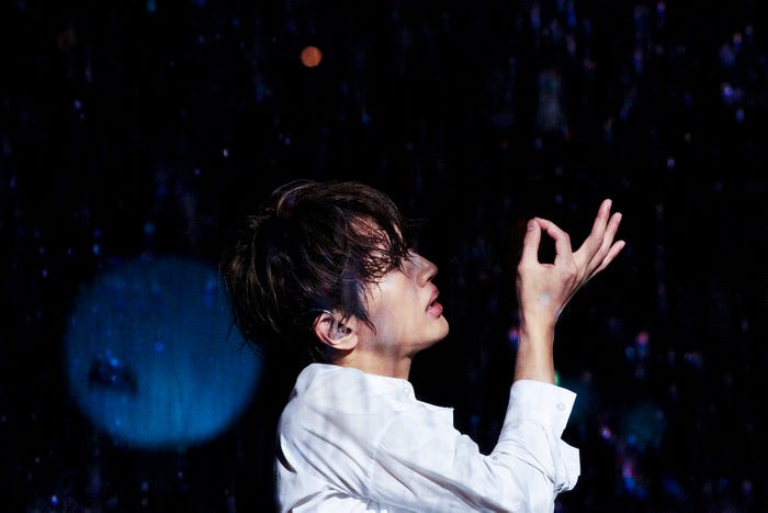 Nissy/撮影:田中聖太郎、山内洋枝、青木早霞、立脇卓