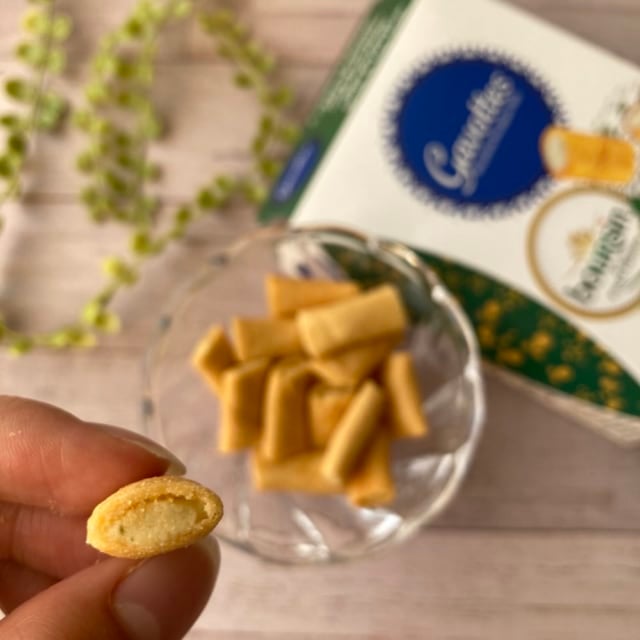 横から見たカルディのガヴォットミニクレープブルサンクリーム