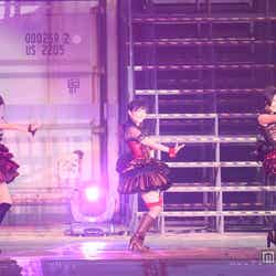 「口移しのチョコレート」/「AKB48 2013真夏のドームツアー~まだまだ、やらなきゃいけないことがある~」札幌ドーム公演より(C)AKS