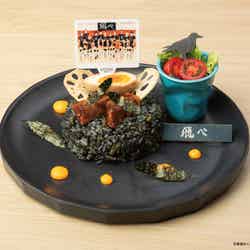 烏野高校「飛べ」漆黒の烏 角煮チャーハンプレート 2,180円(税込)(C)古舘春一/集英社