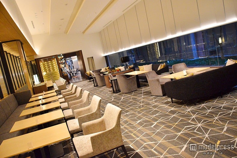 「マレ・ドール」／金がアクセントの上品な空間