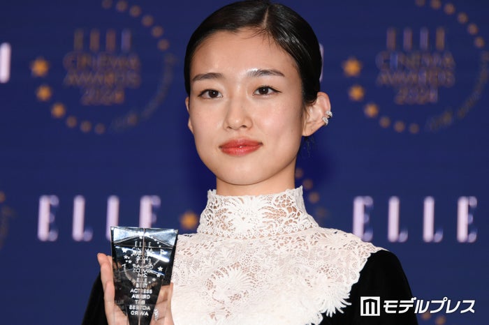 河合優実、“今年最も輝いた女優”に「ずっと走ってた」怒涛の1年回顧【ELLE CINEMA AWARDS 2024】