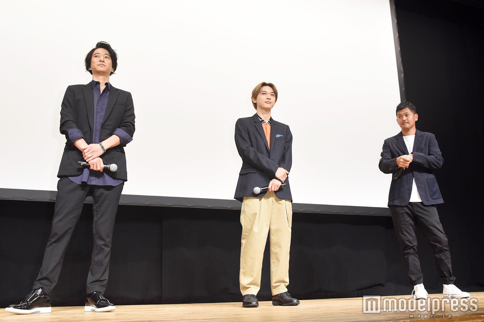 （左から）浅香航大、吉沢亮、中前勇児監督（C）モデルプレス