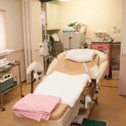 分娩室で隣の妊婦さんがパニック!!自分の陣痛を忘れた出産体験談