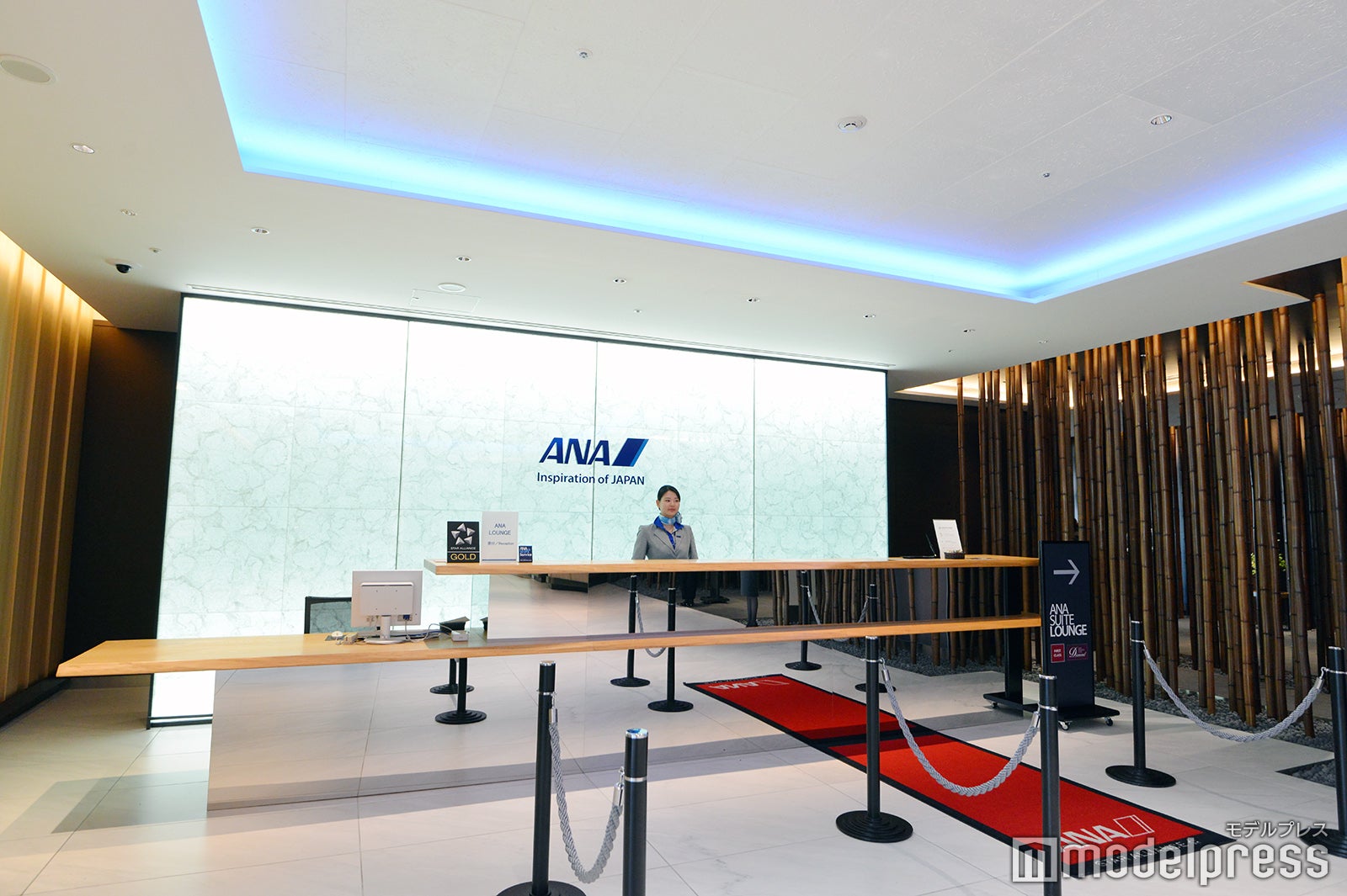 ラウンジ総合受付（C）モデルプレス