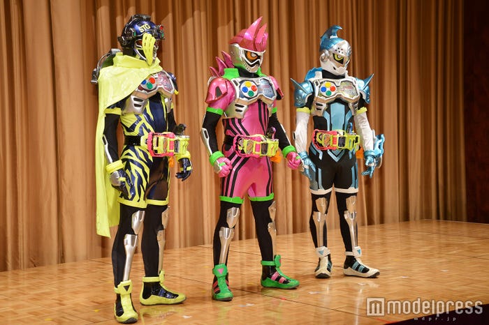 (左より)仮面ライダースナイプ、仮面ライダーエグゼイド、仮面ライダーブレイブ(C)モデルプレス