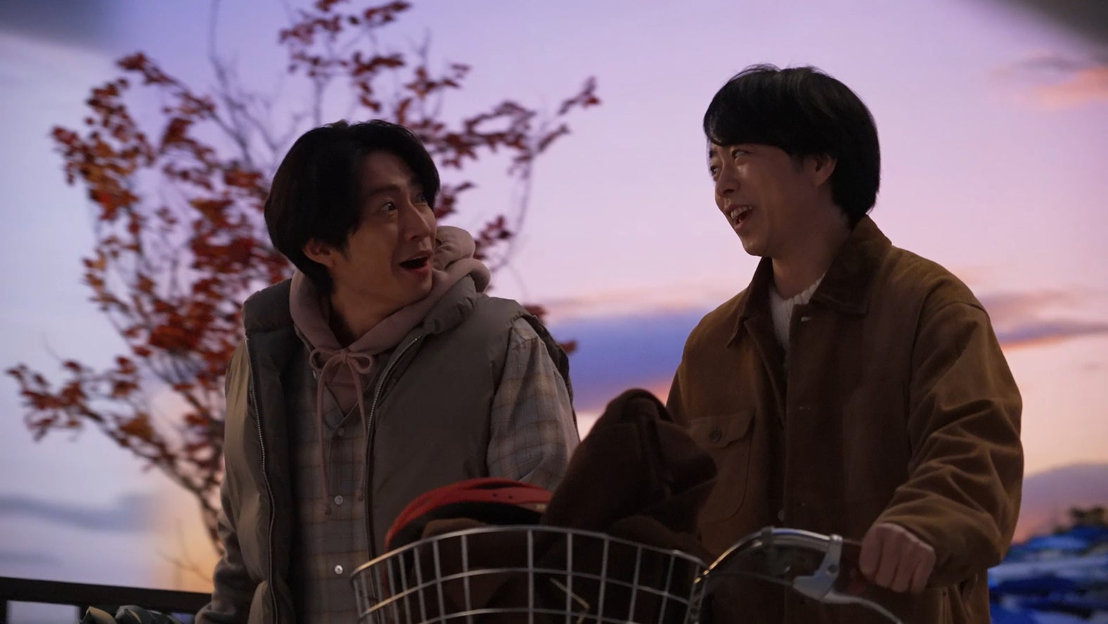 相葉雅紀、櫻井翔「セブン‐イレブン」新テレビCM「温めますか」篇メイキングカット（提供写真）