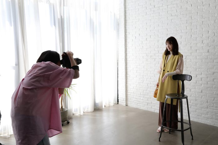 早見あかり、飯豊まりえ「何曜日に生まれたの」第5話より(C)ABCテレビ