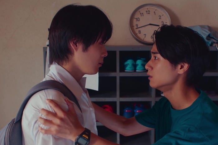 (左から)細田佳央太、前田旺志郎「あの子の子ども」第11話より(C)カンテレ