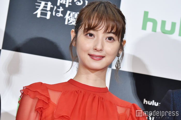 佐々木希の美背中にうっとり Sexyバックショット披露 モデルプレス 佐々木希の美背中にうっとり Sexyバックショット披露 モデルプレス