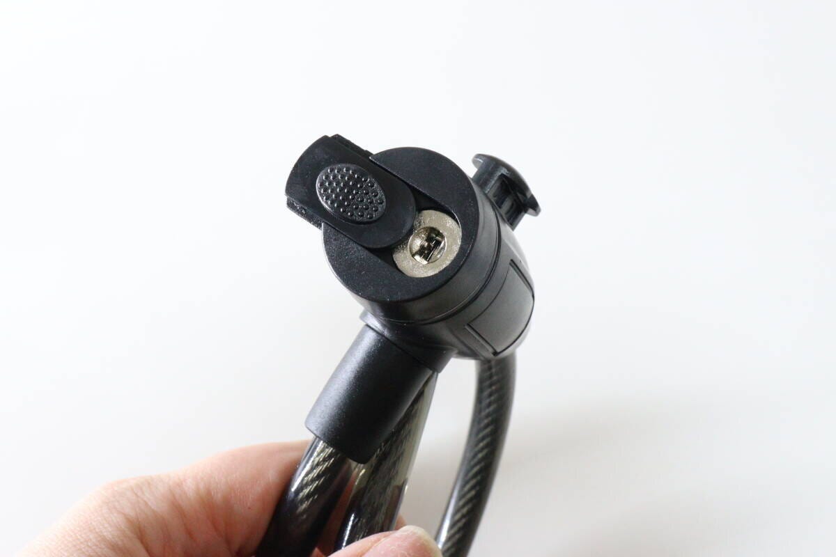 ダイソーのワイヤーロックは鍵穴カバー付きで汚れが溜まりにくい