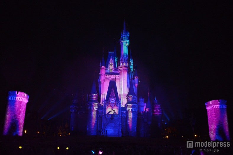 TDL初のプロジェクションマッピング「ワンス・アポン・ア・タイム」／シンデレラ