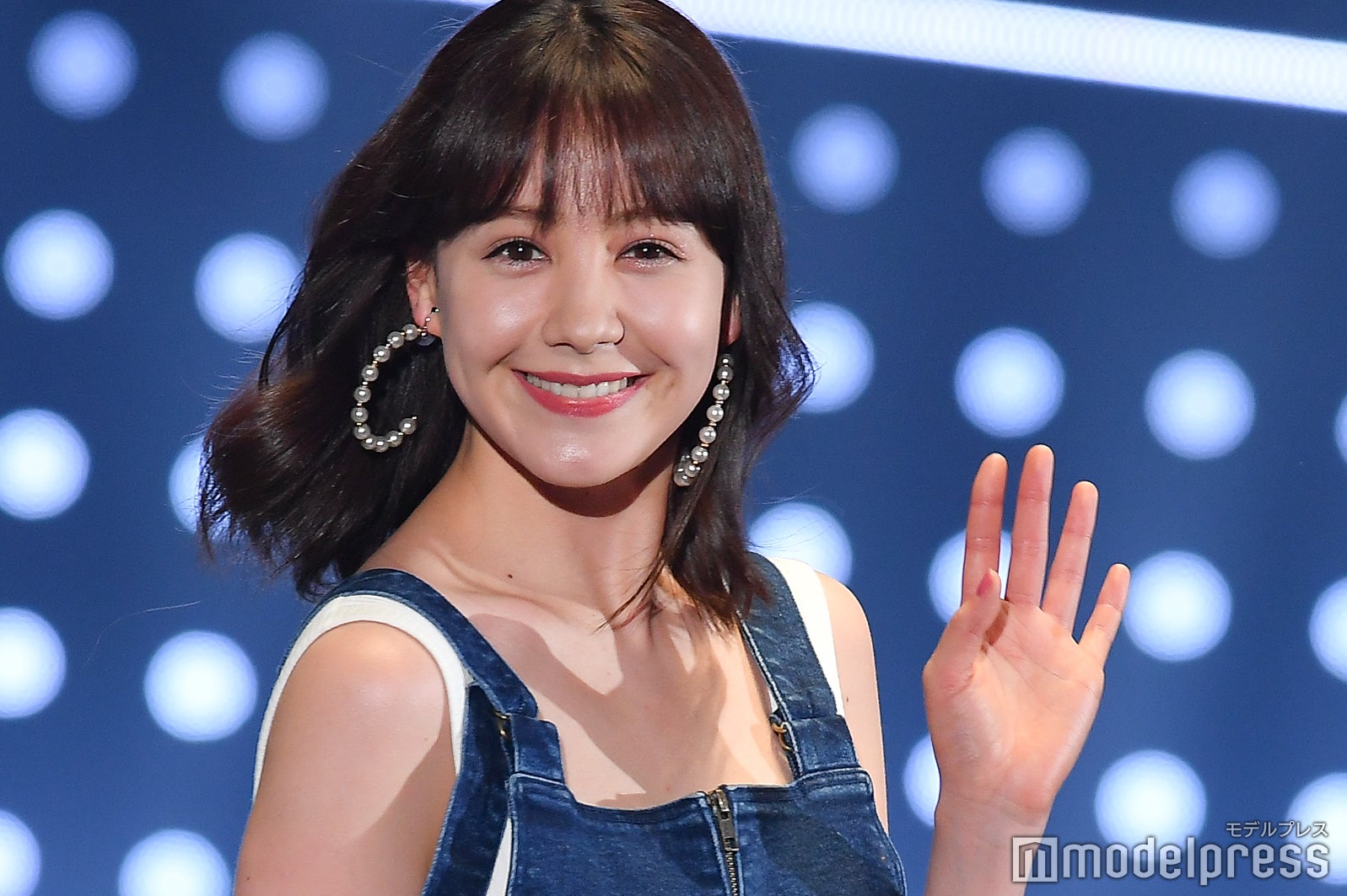 トリンドル玲奈、爽やかデニムコーデが似合いすぎ ほんのりSEXYな夏コーデ＜TGC2019S／S＞