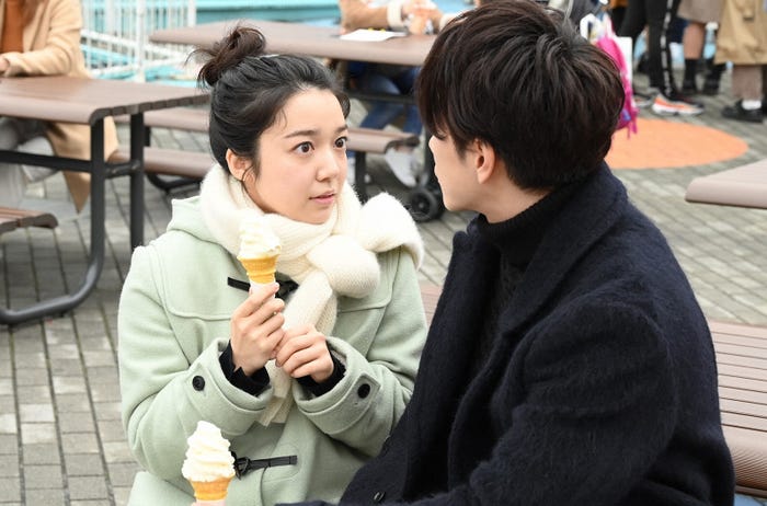 上白石萌音、佐藤健/「恋はつづくよどこまでも」第7話より(C)TBS