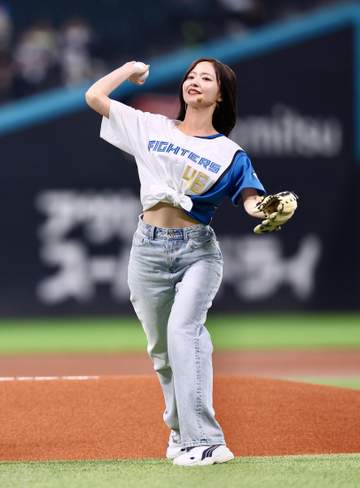 「可愛すぎない？」人気アイドルがエスコン降臨 きつねダンスでも魅了 SNS沸く「顔ちっさ」「ユニ姿が似合いすぎ」