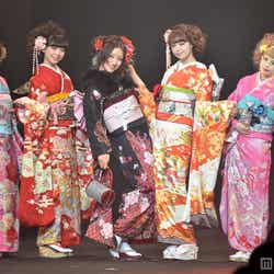 左から:yako、木村ミサ、中田クルミ、青柳文子、瀬戸あゆみ/一蔵