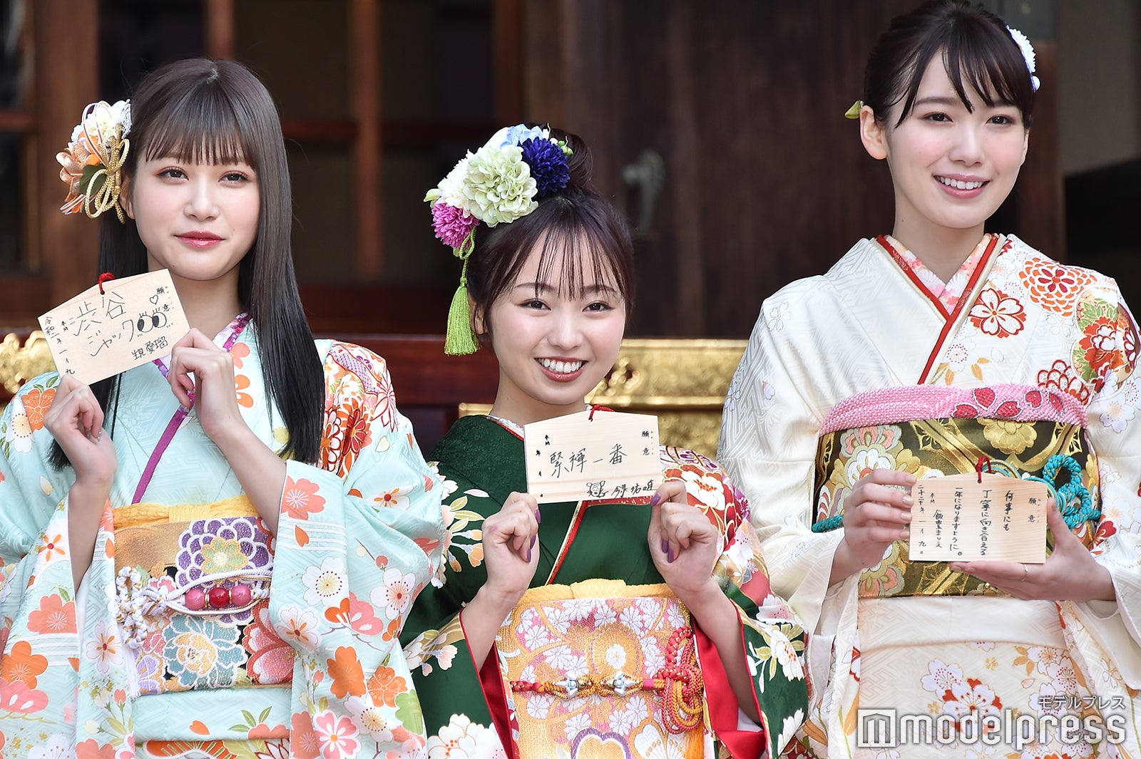 生見愛瑠、今泉佑唯、飯豊まりえ（C）モデルプレス