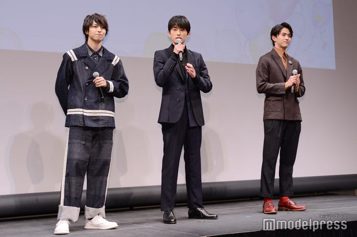 (左から)松尾太陽、杉野遥亮、甲斐翔真 (C)モデルプレス
