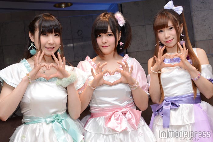 HAPPY ANNIVERSARY/左から:小川まみ、藤本朱莉、中山みなみ(C)モデルプレス