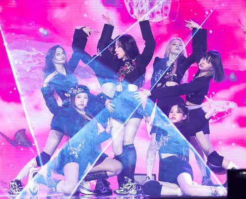JYP新鋭NMIXX、感動の涙 TWICE・ITZYらに続く“ガールズグループ名家”の魅力見せつける