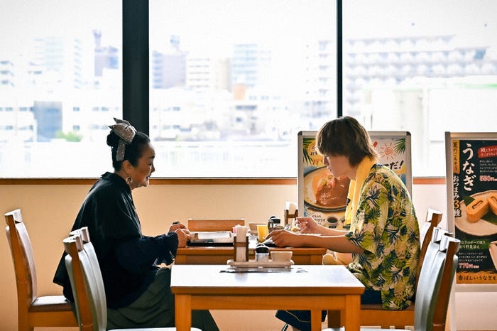 白石加代子、佐野勇斗「君の好きは無敵」第7話(C)TBS
