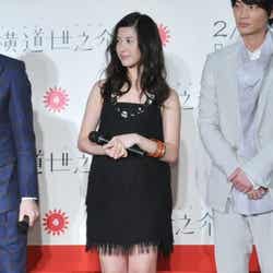 ミニドレスで美脚を披露した吉高由里子