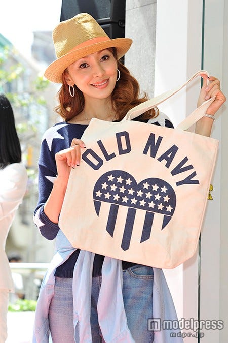 神田うの/「OLD NAVY(オールドネイビー)吉祥寺 路面店」にて