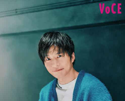 田中圭、“芸術の秋”満喫 本人命名「微動だにしないブルー」とは