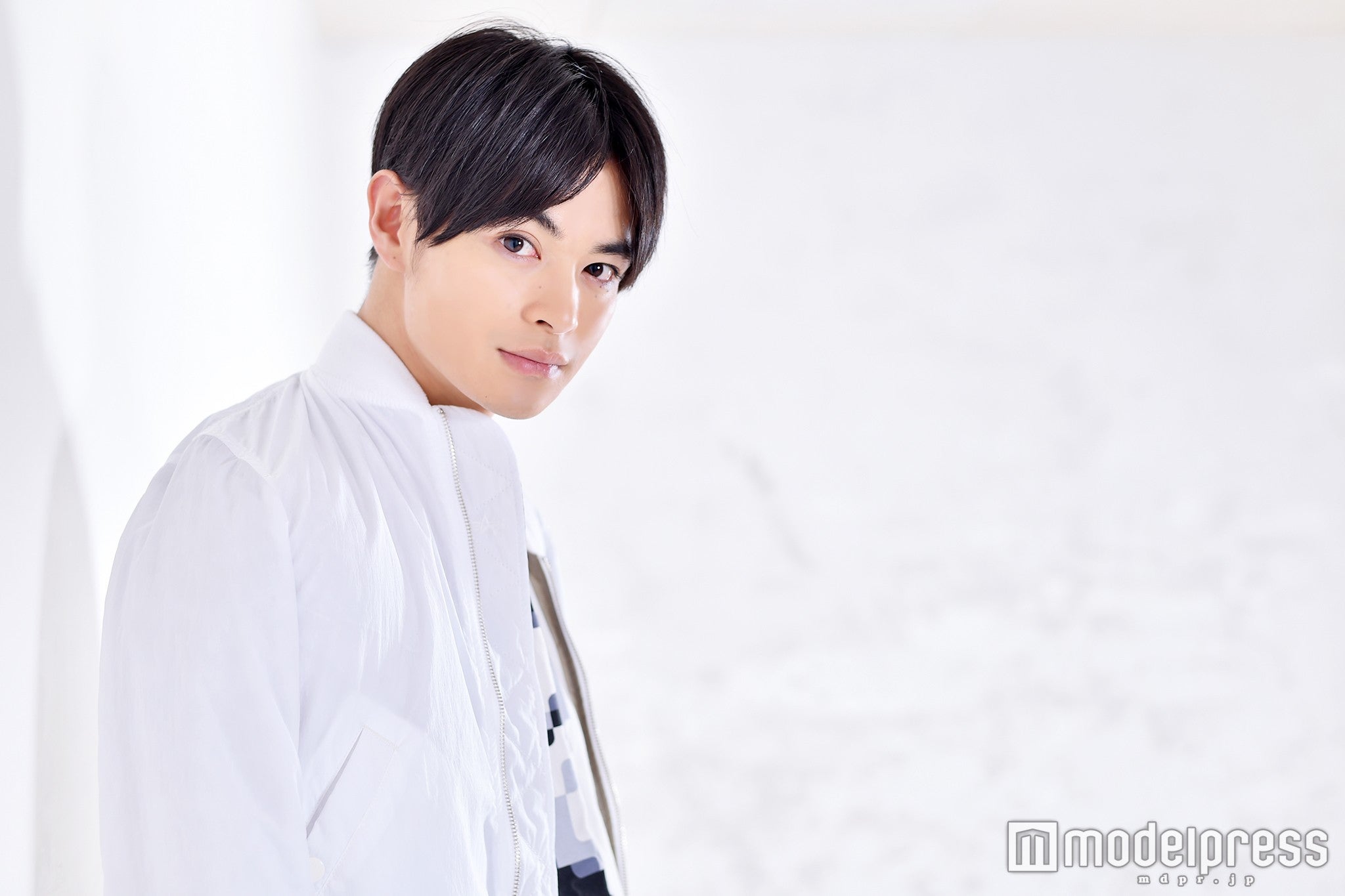 “ナル様”瀬戸康史、撮影裏ではどんな人？スタッフが見た素顔＆こぼれ話＜モデルプレスインタビュー特別編＞