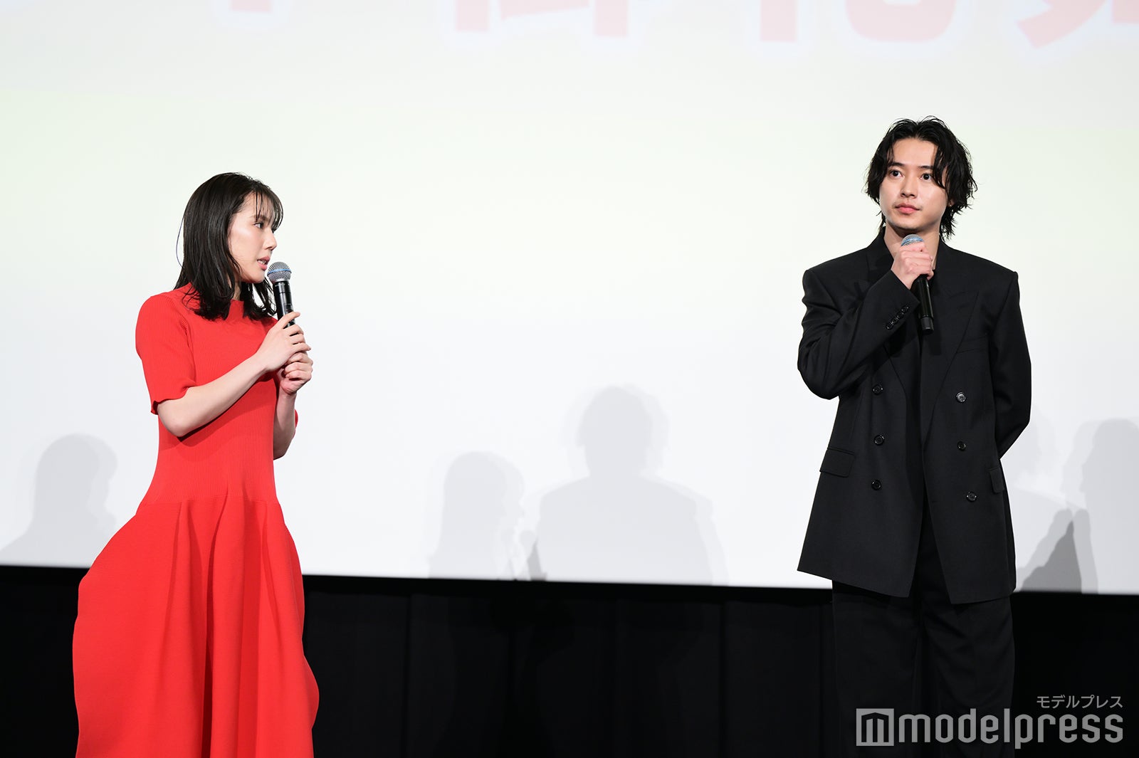 山本千尋、山崎賢人（C）モデルプレス