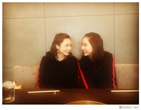 平愛梨＆祐奈姉妹、仲良し“お揃いコーデ”に「めっちゃ似てる」「美人姉妹」と反響