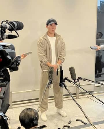 アヤックス加入のDF冨安健洋が帰国「僕もW杯の舞台に立って、優勝に貢献できれば」復活へ意気込み