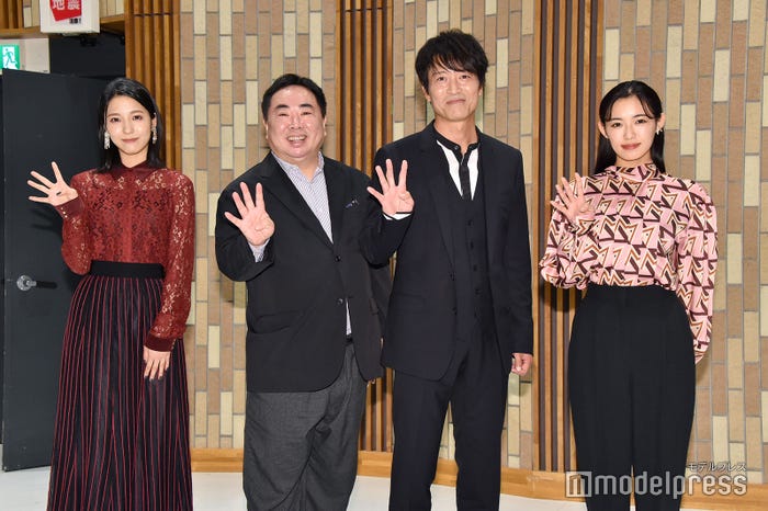 早川聖来、塚地武雅、寺脇康文、山口乃々華(C)モデルプレス