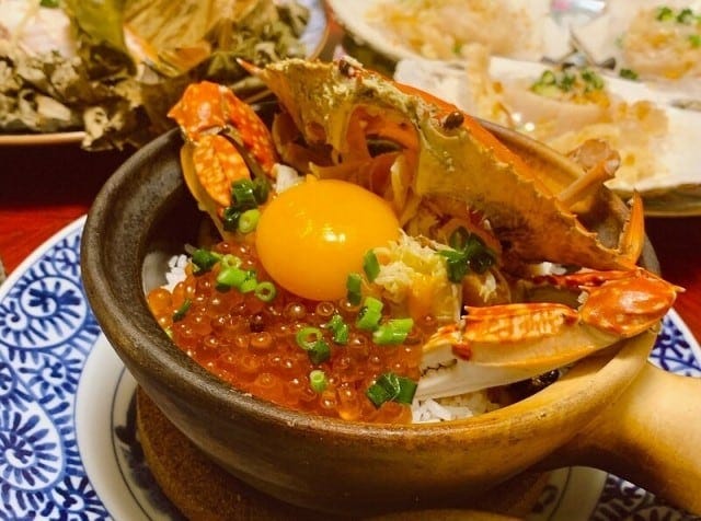 カニとイクラと卵の煲仔飯アレンジバージョン。風味と食感が絶妙です